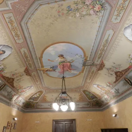 Antico Palazzo Affitti Brevi B&B 피아차암머리나